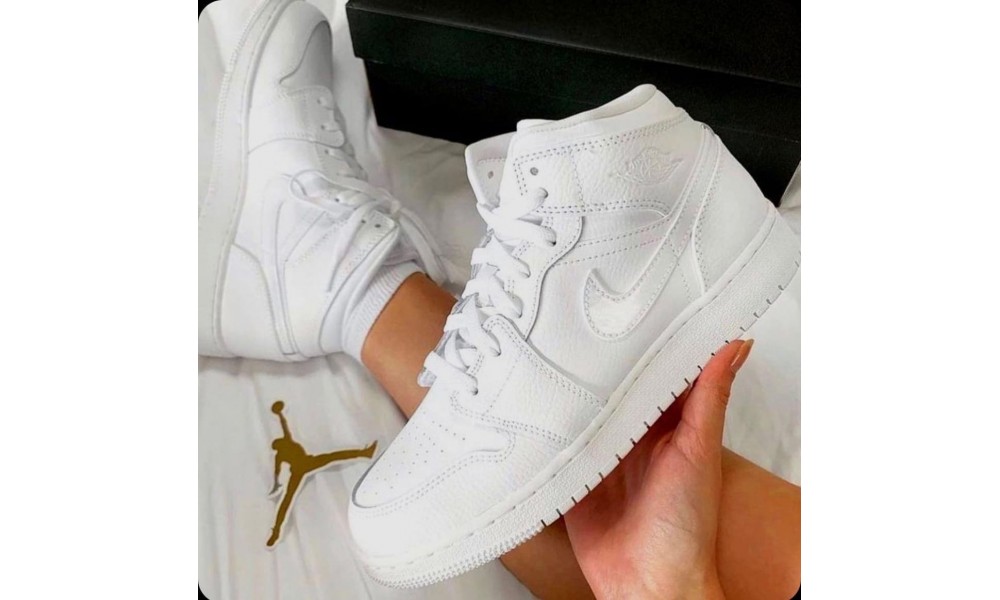 Nike air jordan 1 cheap retro mid triple white